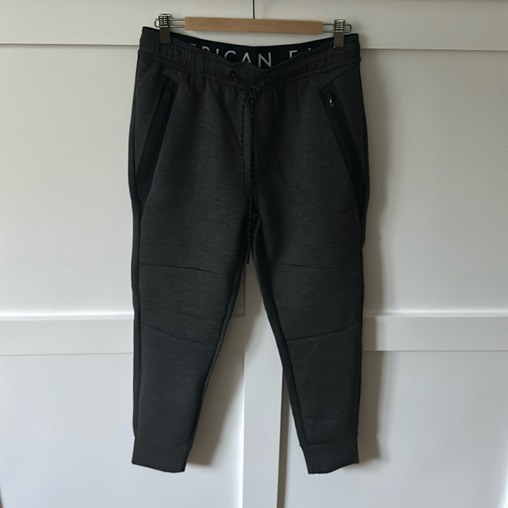 NWOT American Eagle Joggers